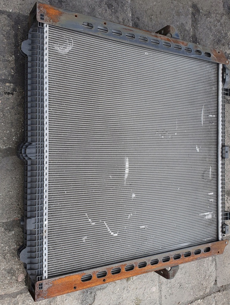 Радіатор води mercedes actros mp4 a9605000801 Київ