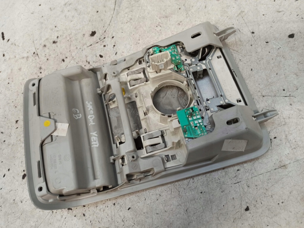 фото №11, Skoda yeti лампа освітлення салону перед 1k0867489e 1k0947133d