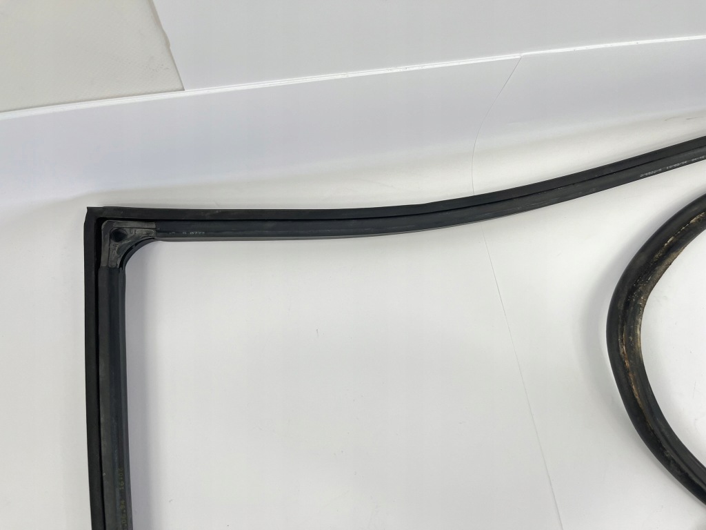 фото №7, Прокладка гумовий двері правий перед права передня mercedes w124 sedan kombi