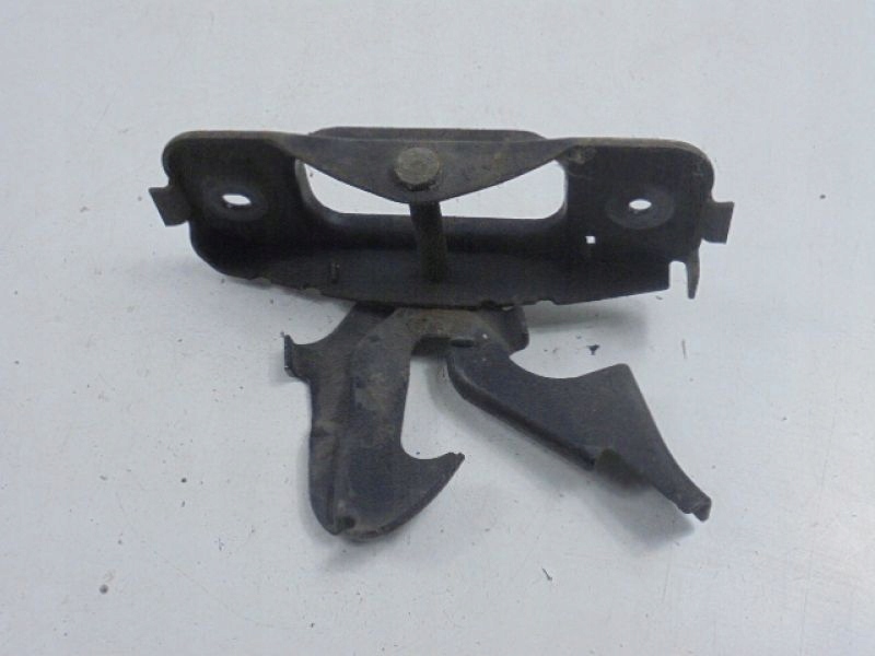 фото №1, Chrysler pt cruiser засов замка крепление капот 5d