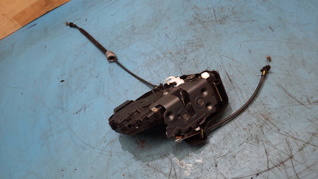 фото №1, Замок дверь правый задняя 30663979 volvo s40 ii 04-12r