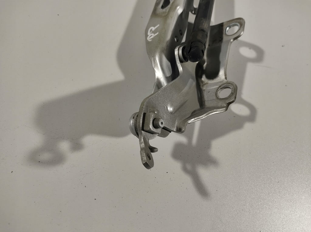 фото №12, Volvo v70 15r- петля капот правий