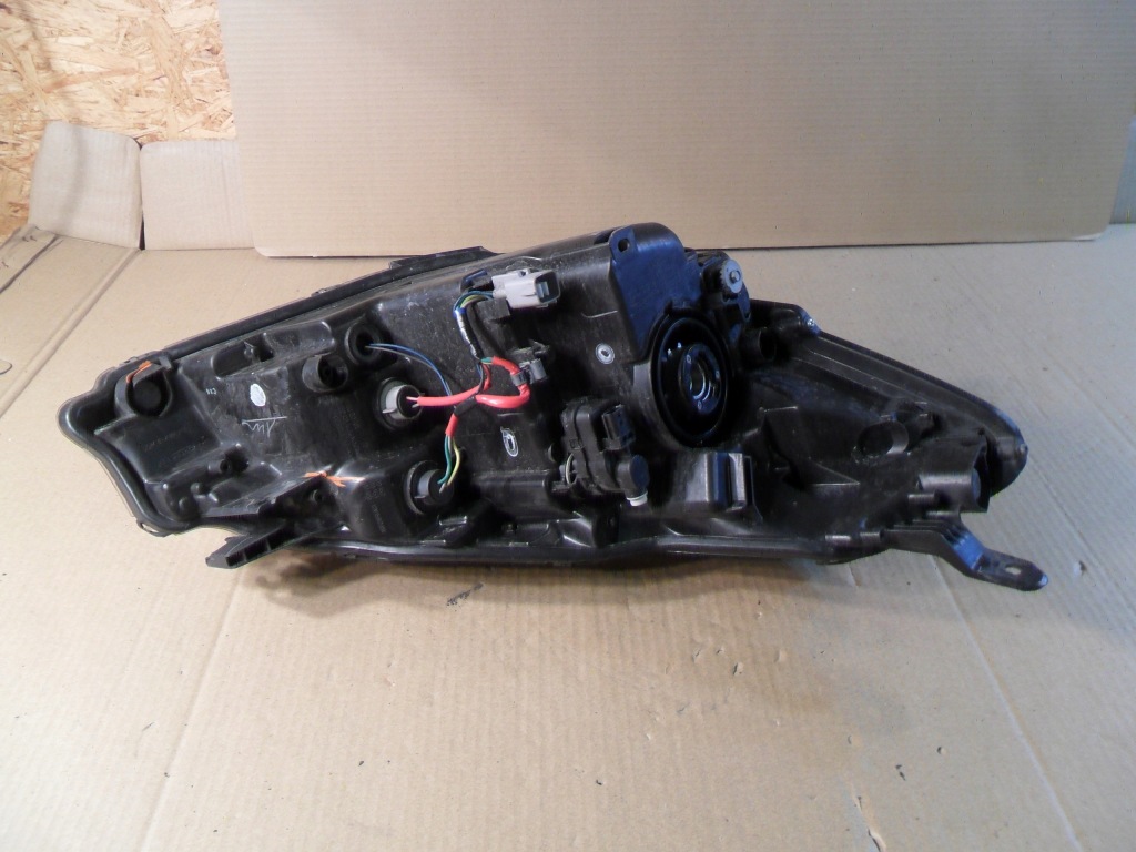 Toyota yaris 14-17 фара фара левая Оригинал