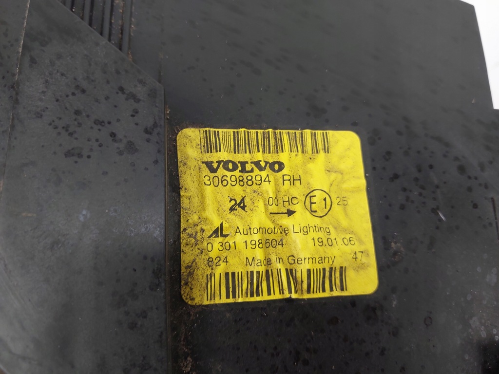 фото №7, Лампа правый перед 30698894 volvo s40 ii v50