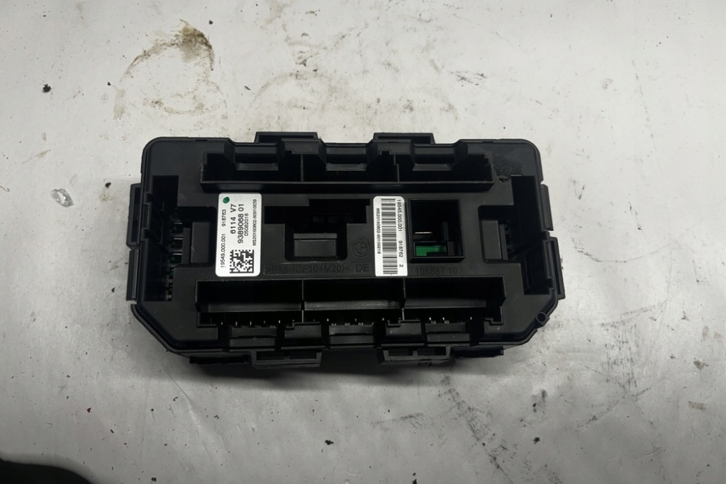 Коробка запобіжників bmw 1 f20 9389068 3.0l бензиновий 250kw 2016 Ціна