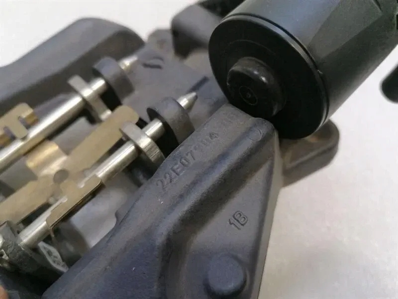 Ferrari purosangue f175 правий pbm park brake двигун 951209 паркувальний Зі Шроту