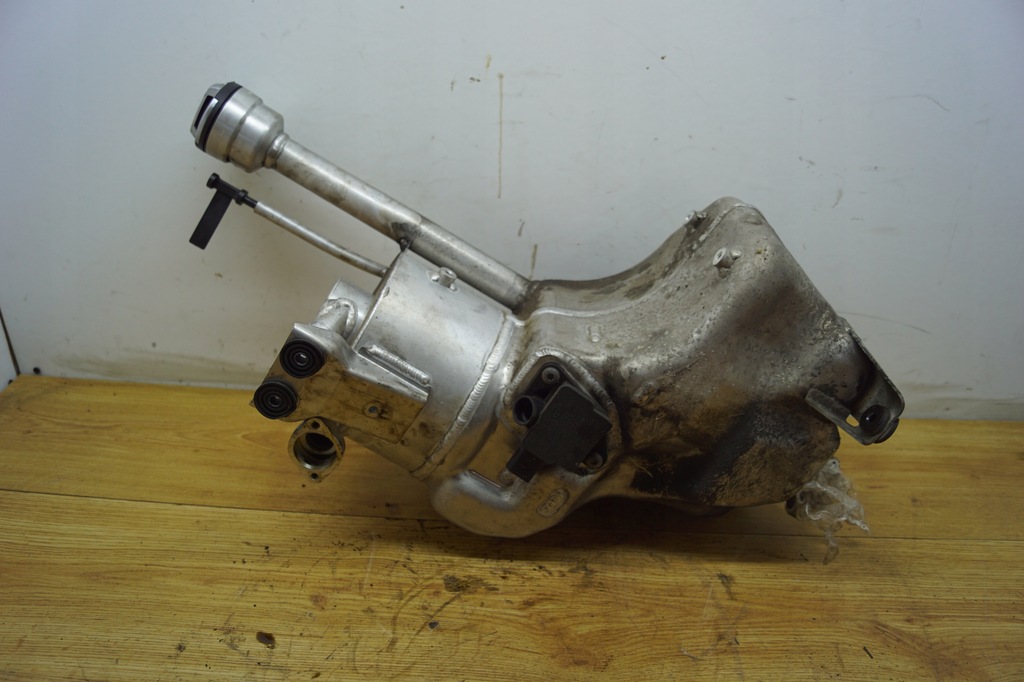 фото №1, Бак оливи audi r8 420 4.2 fsi 420115373b