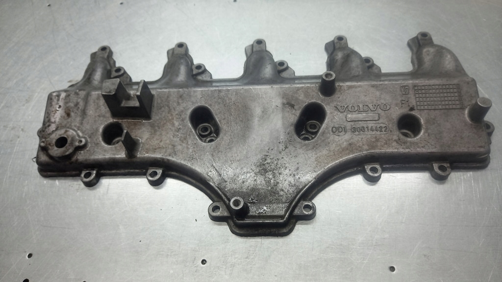 фото №1, Кришка клапанів volvo s60 2.4d 30614422