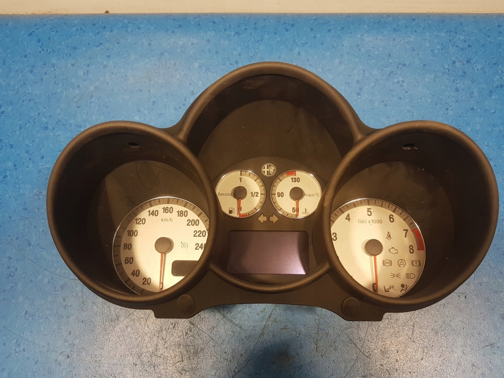 Купити Alfa romeo gt 2.0 jts лічильник 156050195