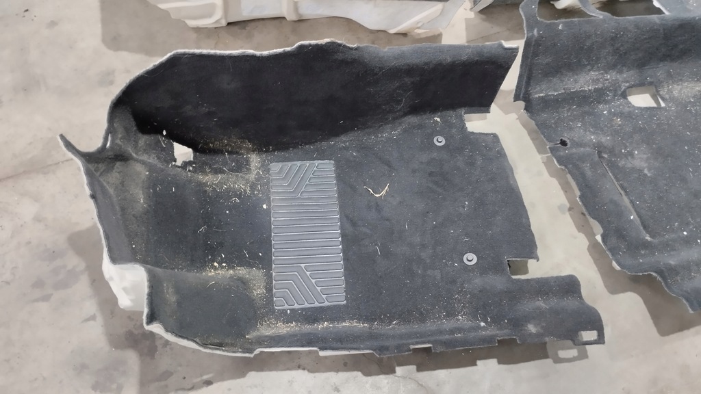 фото №5, Обшивка килимок mercedes e-klasa w213 задня