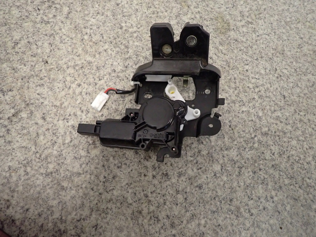 фото №6, Mazda 3 mazda3 bk 03-08 замок крышки задний sedan