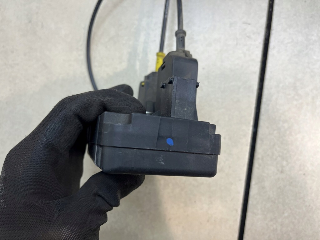 фото №5, Замок двері лівий задня 3pin opel vivaro i 2.5 cdti 8200008465