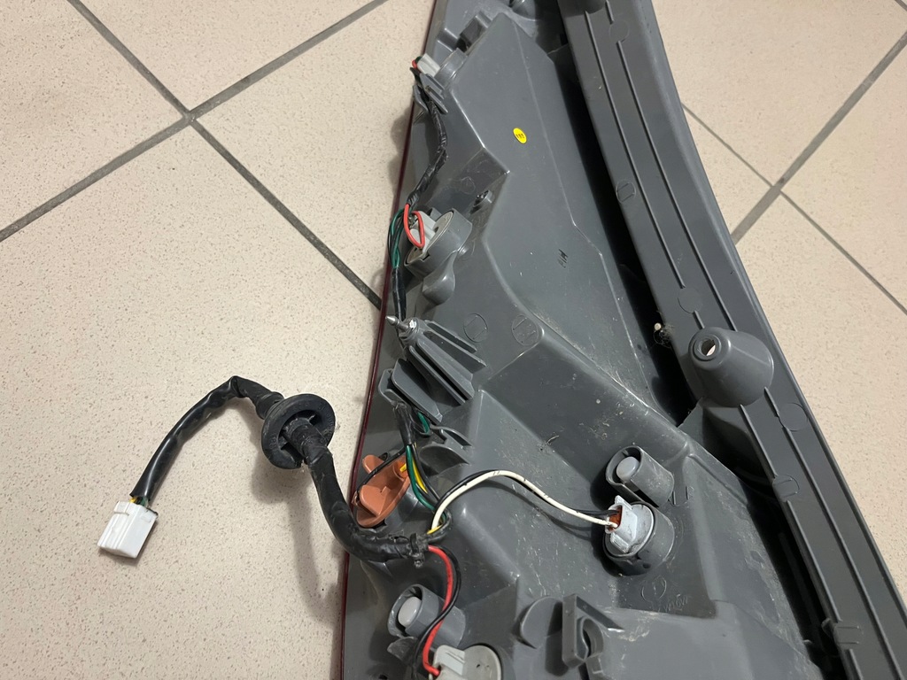 фото №11, Hyundai i30 i 1 kombi 07- лампа задня задня права