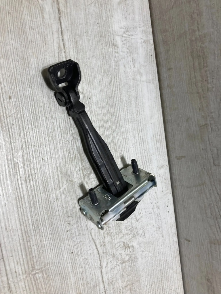 фото №1, Ford fiesta mk8 ограничитель дверь задняя