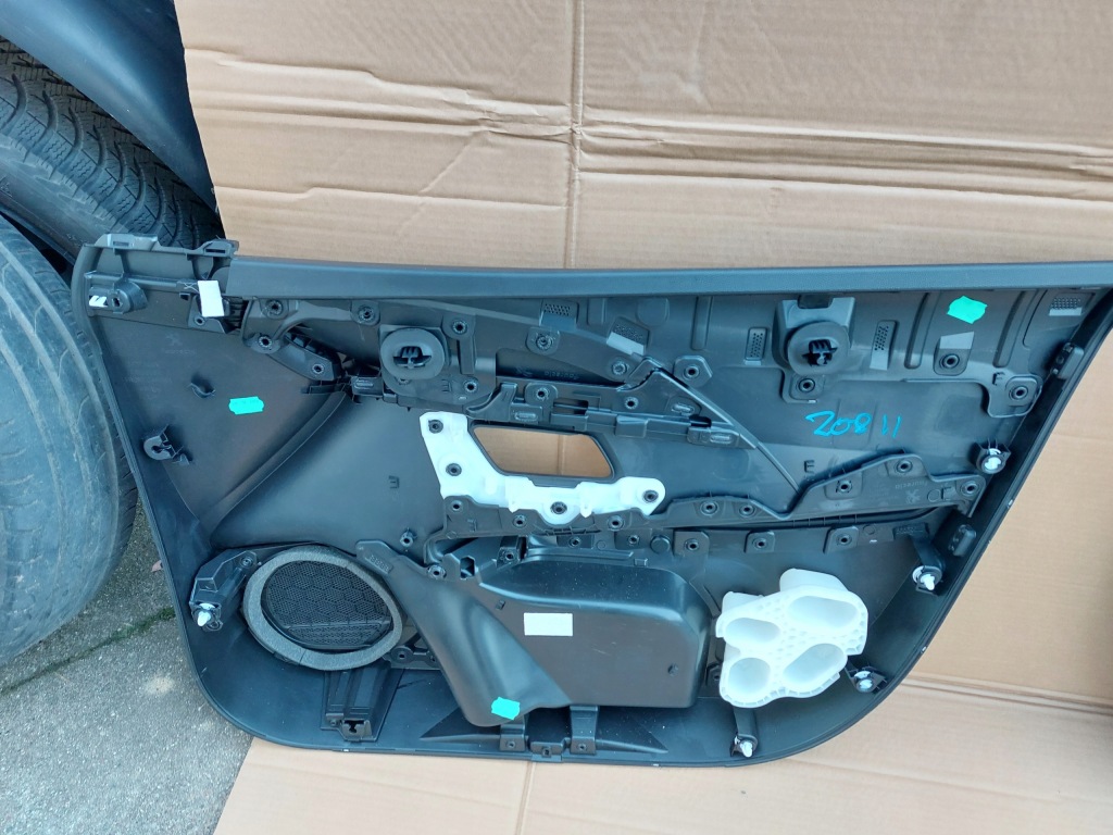 фото №5, Оббивка двері обшивка peugeot 208 ii 19- перед