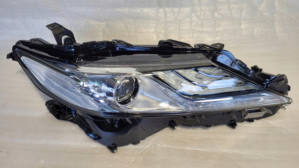 фото №1, Toyota camry фара full led правый