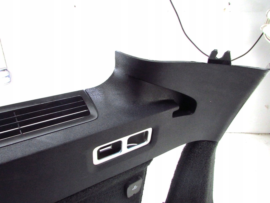 фото №5, Volvo v70 xc70 обшивка багажника правий задня 07-16r