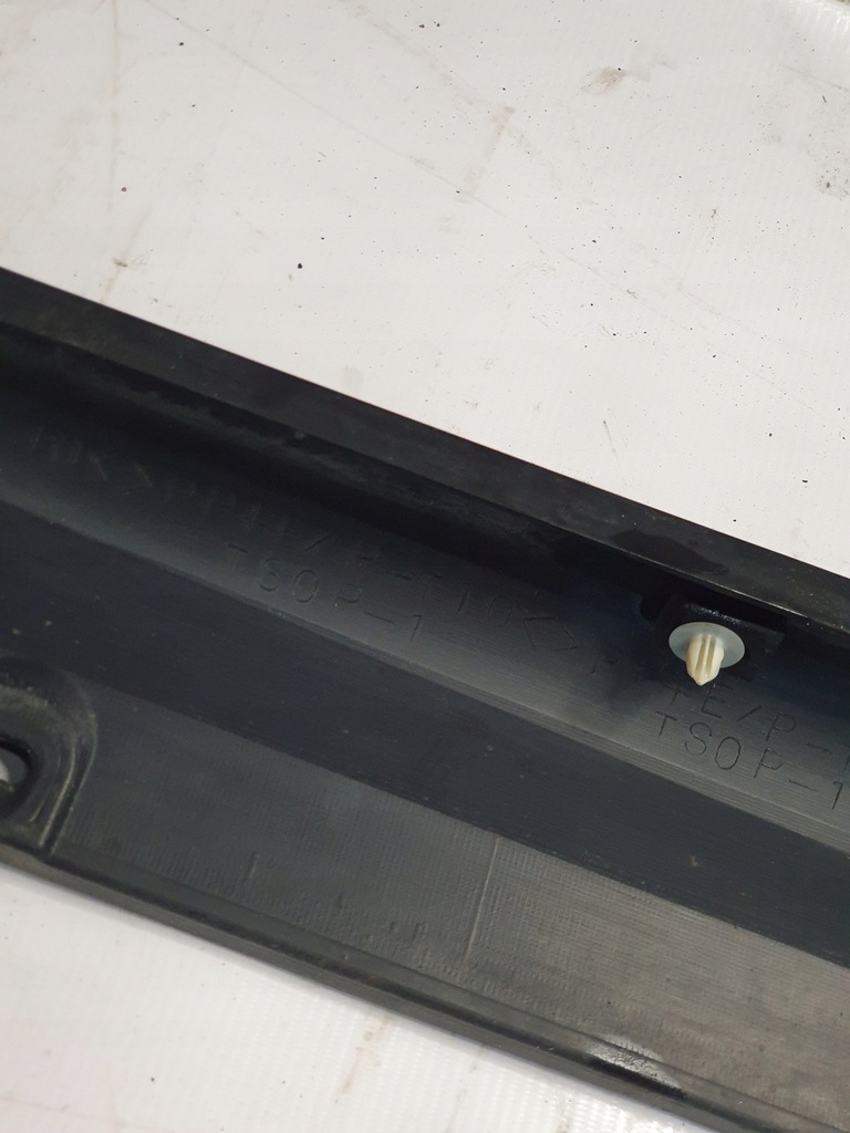 фото №13, Молдинг порог правая toyota celica vii 99-05r.