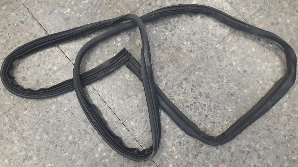 фото №7, Уплотнитель дверь правый перед alfa romeo 147 3d