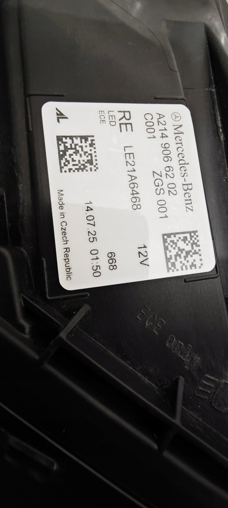 Фара правая  перед mercedes e klasa w214 digital ходовие огни Оригинал