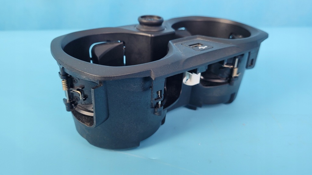 фото №12, Bmw 3' g20 330e 21r кронштейн подставка na кружки подстаканник 6806803