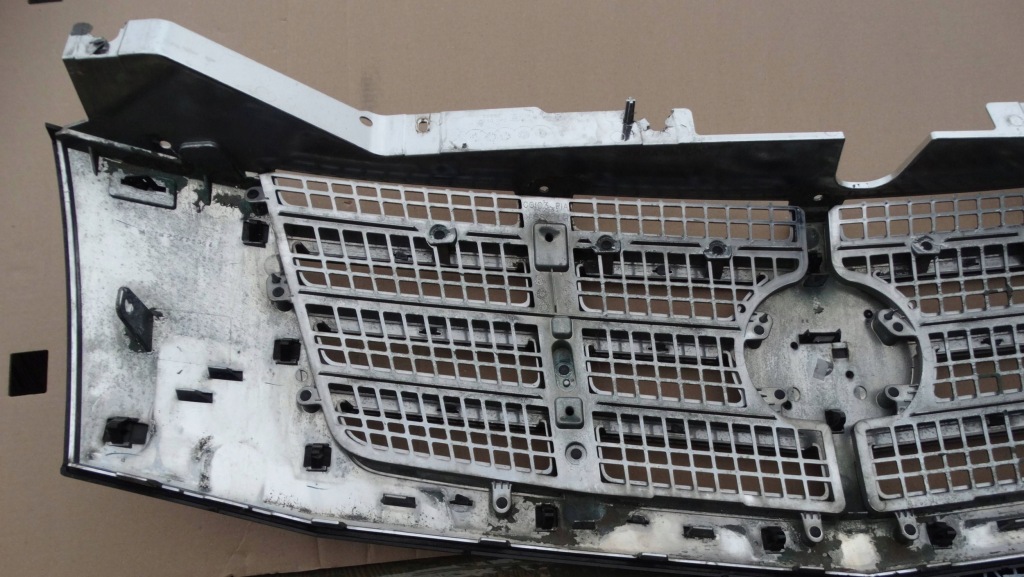 Решітка  решітка радіатора 25778367 cadillac escalade 3 06-14 Ціна