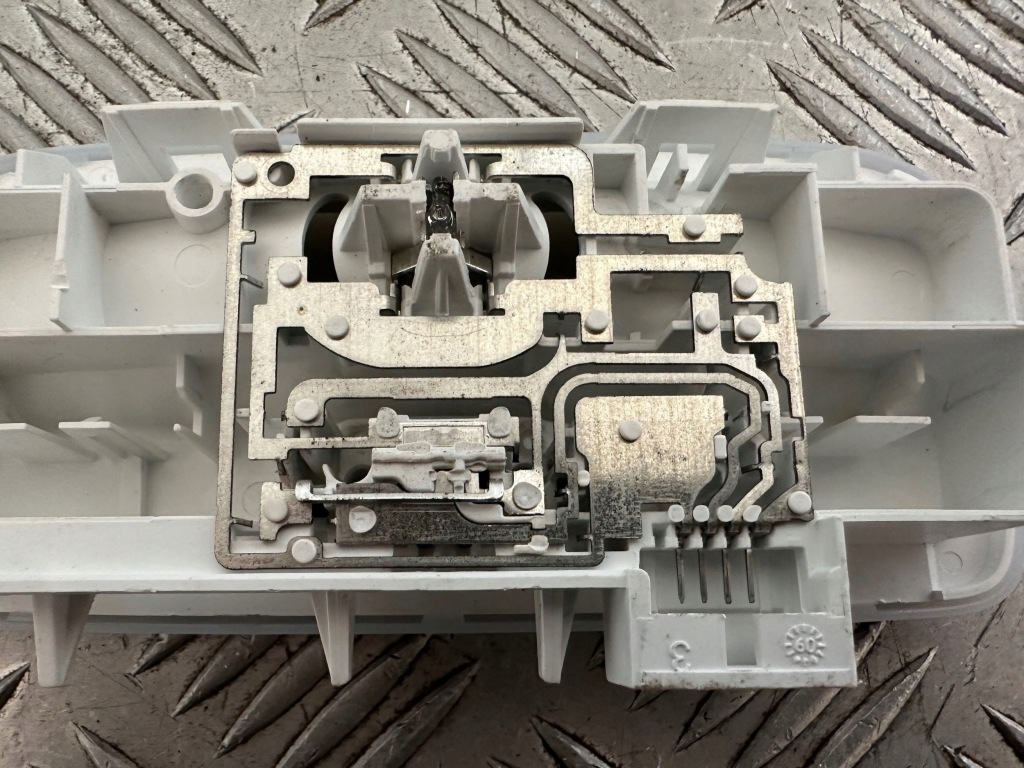 Renault megane 3 фонари обшивки потолка освещение кабины комплект в Украине