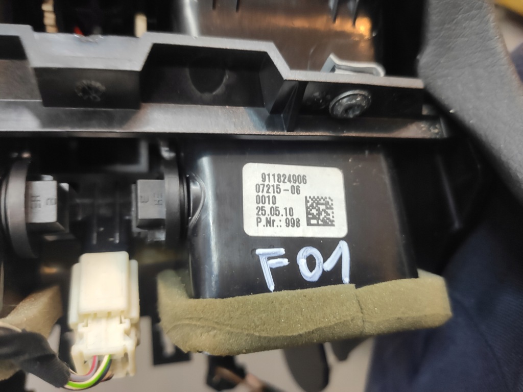 фото №13, Bmw 7 f01 f02 защита консоли центральной czarna кожа решётка обдув задняя bdb