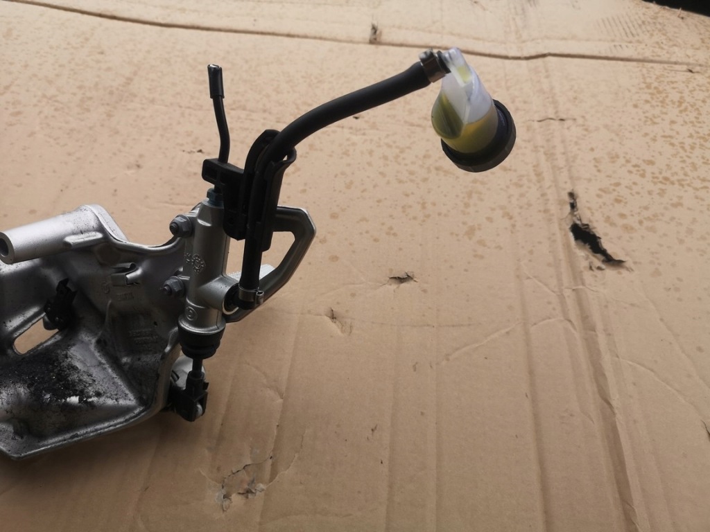 фото №1, Помпа + бачок bmw f800r 2018 rok