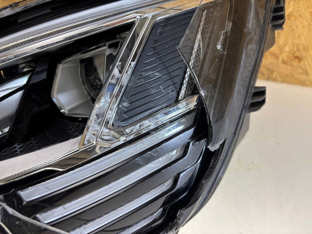 фото №14, Audi q8 e-tron 2023 лампи передні