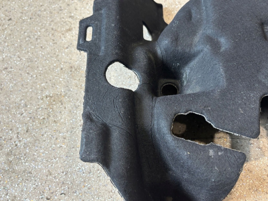 Другая часть отсек двигателя перед bmw x1 u11 8477543 Оригинал