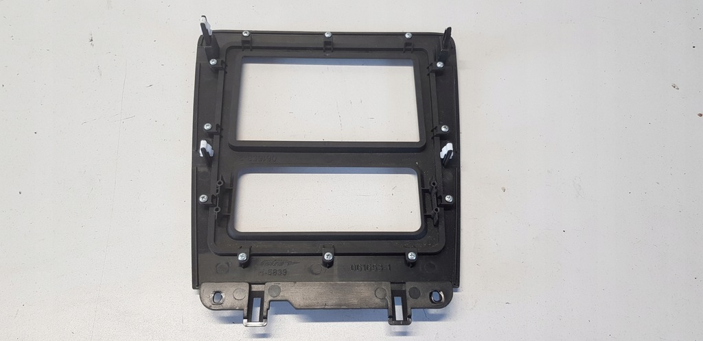 фото №2, Ford mustang 2005 -2009 панель радио рамка защита