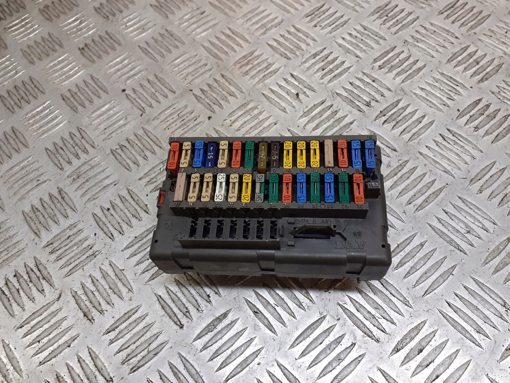 фото №1, Коробка запобіжників kia carens ii 1.6