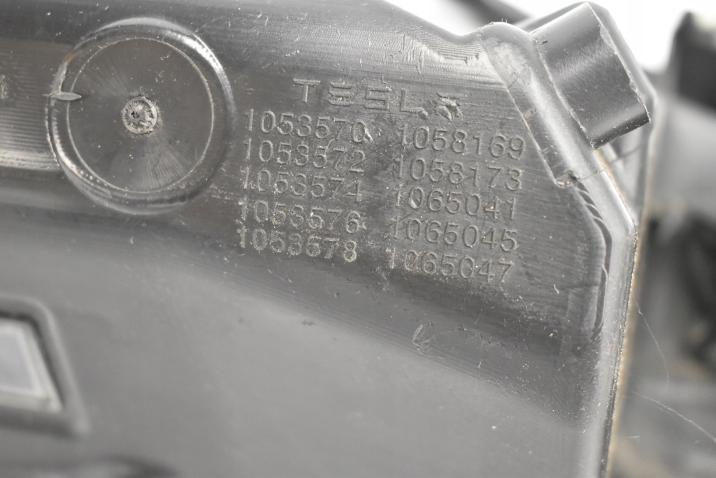 Tesla model s рестайлинг  фара левая перед full led + модуль 1053574-00-c Цена