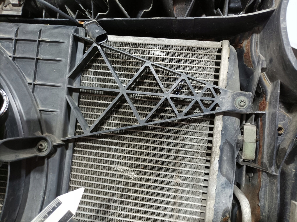 фото №12, Vw polo iv 9n 1.4tdi 75km усилитель pas передний радиатор 6q0806564