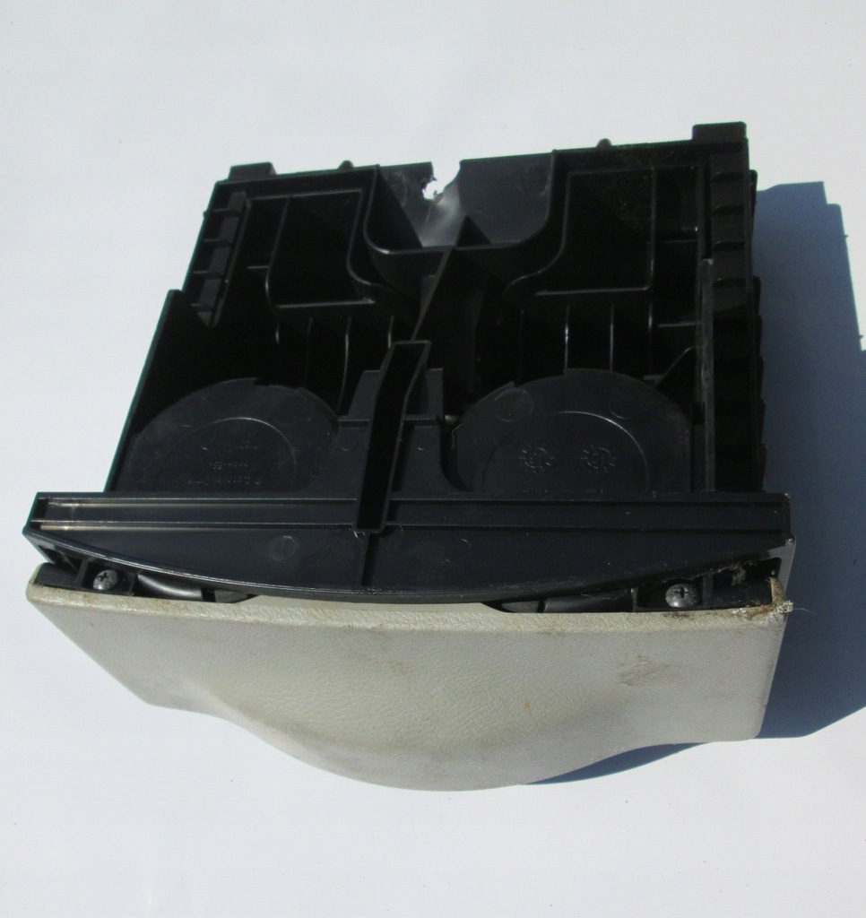 фото №11, Chrysler town country 11- бардачок кронштейн na кружки w панель grand caravan