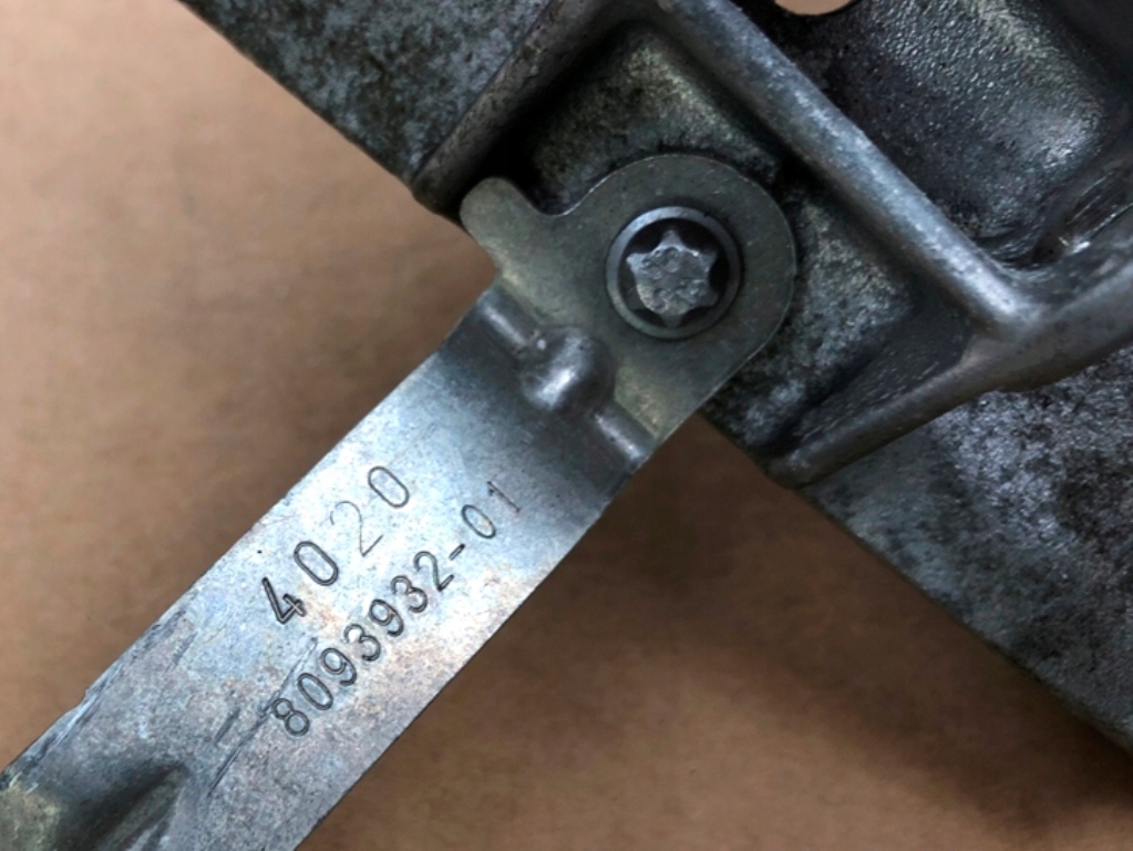 Основание кронштейн насоса охлаждение 11518094658 термостата bmw m3 m4 x2 x3 x4 Оригинал