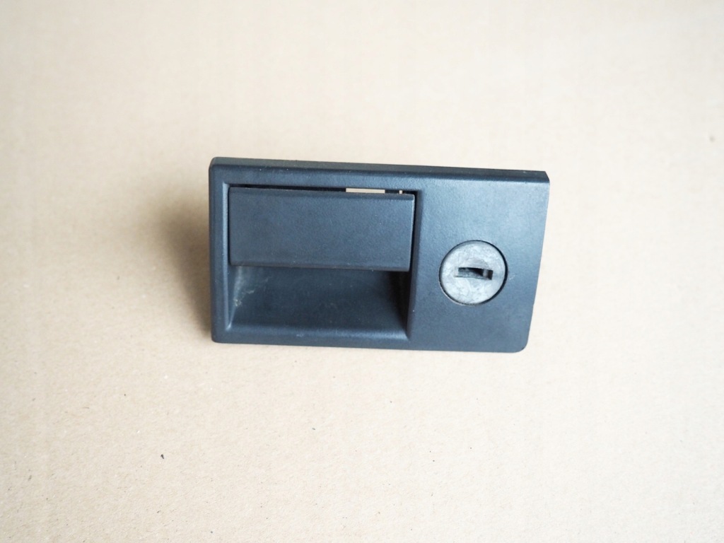 фото №1, Mercedes w124 ручка бардачка пассажира 1246800084 оригинал