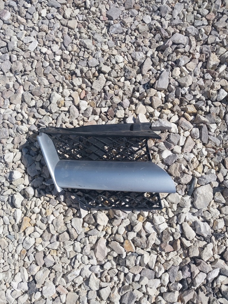 фото №1, Решітка радіатора правий перед mitsubishi outlander i