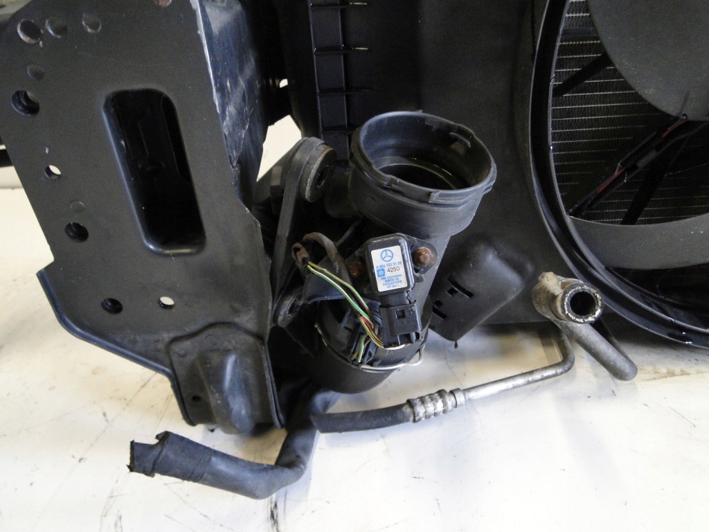 Mercedes clk 209 расходомер левое  труба шланг Оригинал