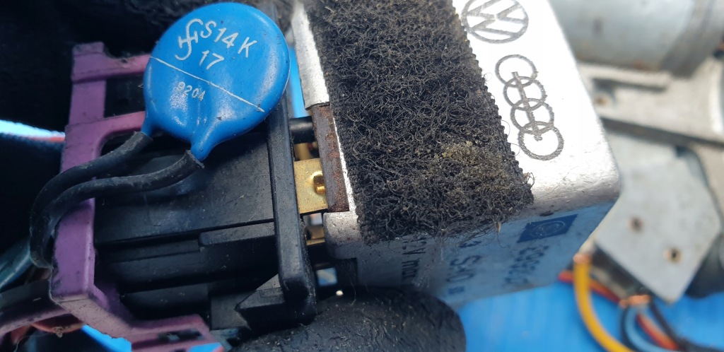 фото №5, Audi 80 b4 моторчик люк 895877795b