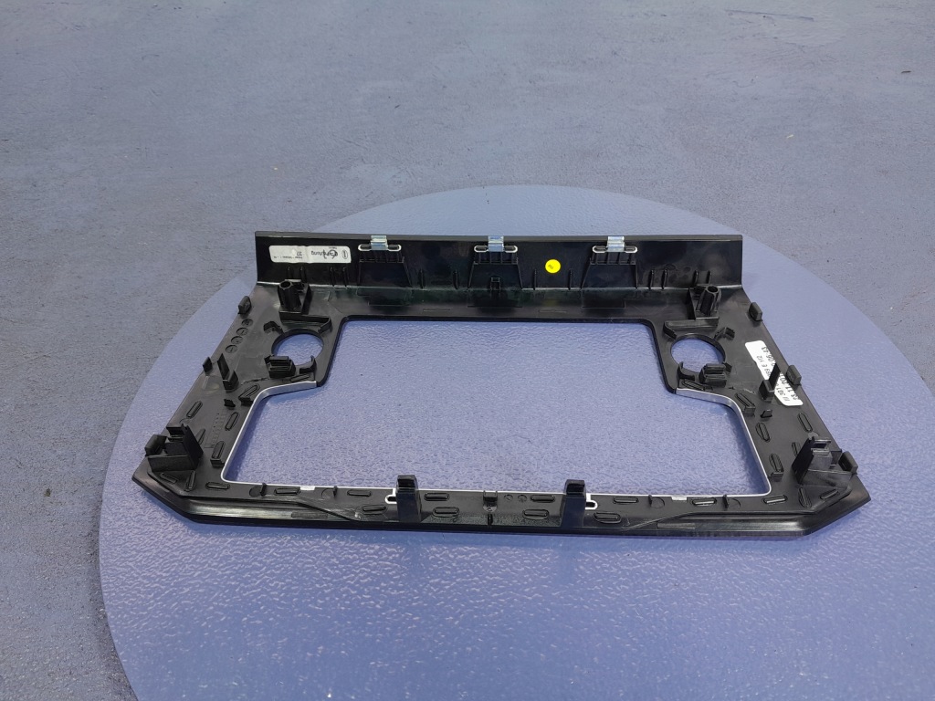 фото №3, Vw passat b8 рамка дисплея радио навигации 3g1858069e