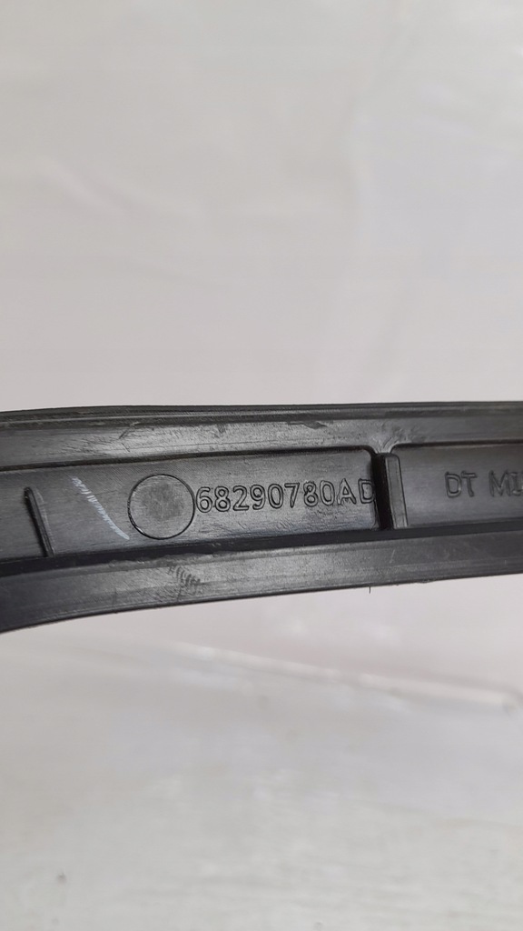 фото №9, Dodge ram 1500 19- молдинг кутова двері правий перед 68290780ad usa