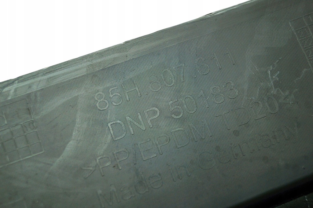 Накладка спойлер плита ґрати бампера перед audi q6 e-tron 85h s-line Доставка