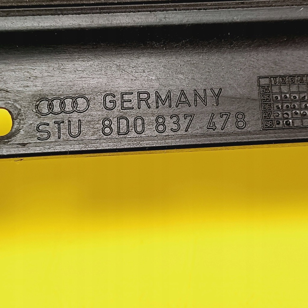 фото №6, Молдинг уплотнитель правый перед audi a4 s4 b5 8d 8d0837478 nr88