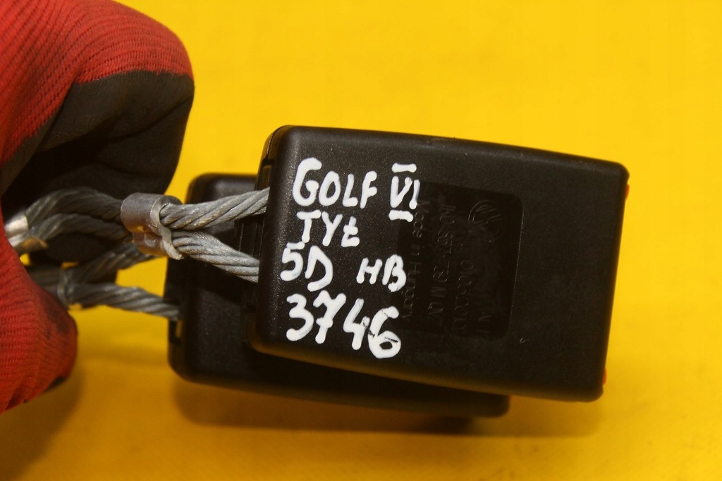 фото №7, Клипса ремней задних vw golf vi 1k0857739m