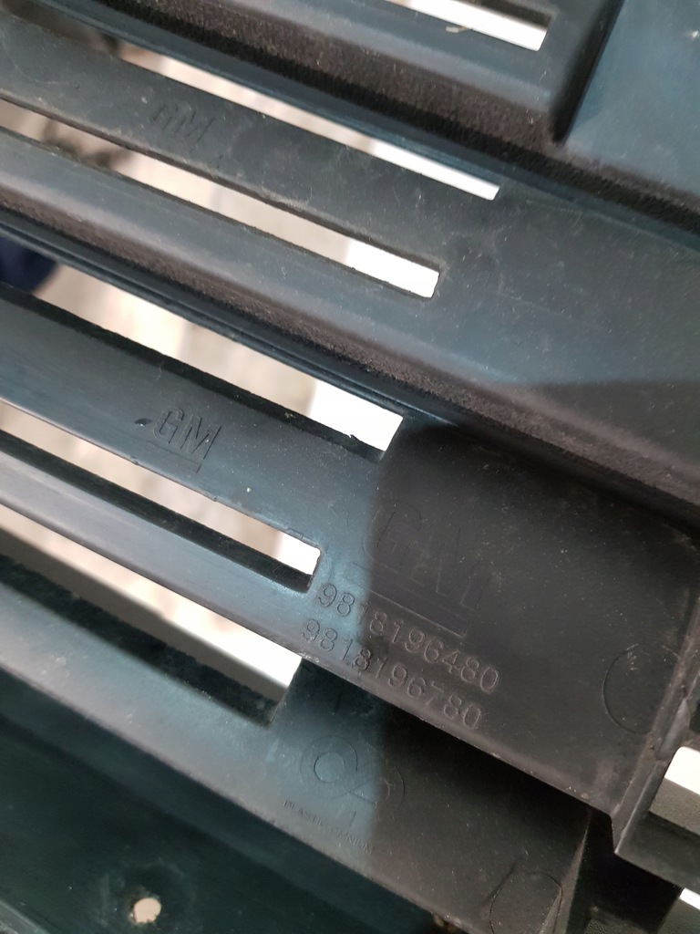 фото №13, Решётка бампера перед 9818196480 opel combo e 21r eu