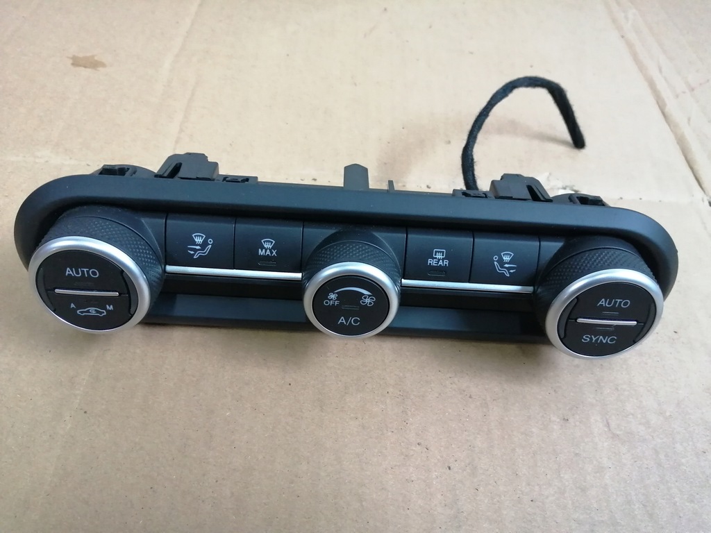 фото №1, Alfa romeo stelvio 2016 панель кондиціонера 01561506100