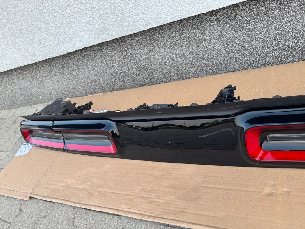 фото №8, Dodge challenger накладка задние лампы 2022+ idealne