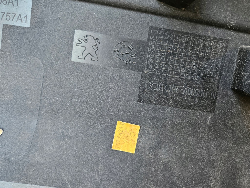 Купить Молдинг дверь левая перед peugeot 3008 5008 2 16- 9811674377